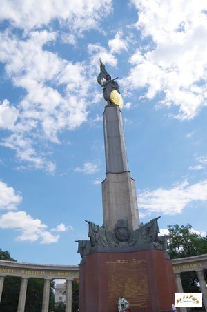 monument sovietique 5