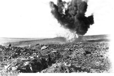Bundesarchiv Bild 183-R29963 Verdun explodierende Granate