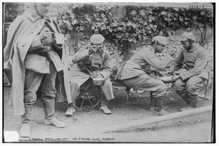 German artillerists firing line Verdun 1