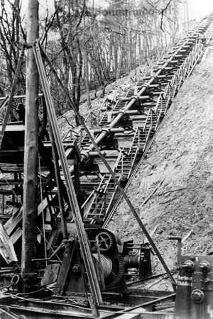 Bundesarchiv Bild 146-1981-147-30A Hochdruckpumpe V-3