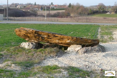 dolmen pierre rouille 3
