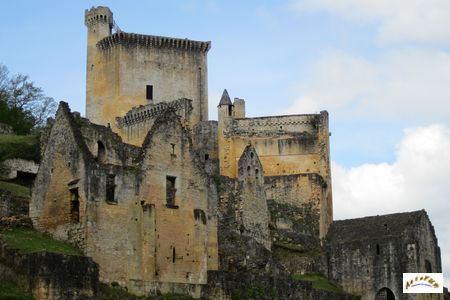 chateau de commarque 2