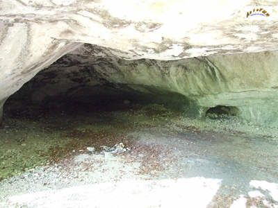 l'entrée de la grotte