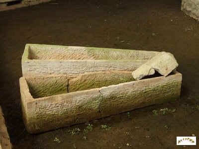 d'autres sarcophages
