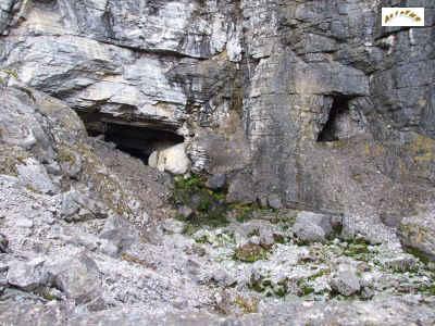 les entrées de la grotte