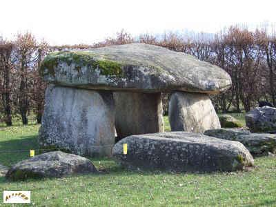 le dolmen de la pierre aux fées