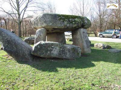 l'avant du dolmen