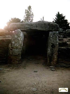 l'entrée du dolmen droit