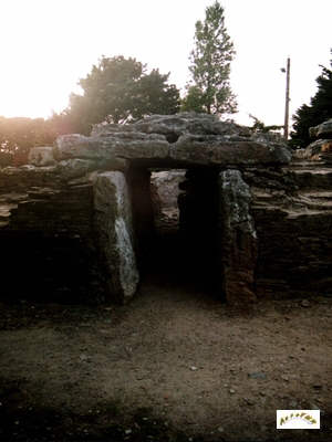 l'entrée du dolmen gauche