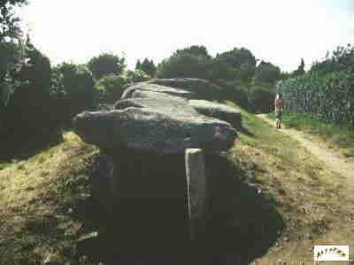 l'entrée du dolmen