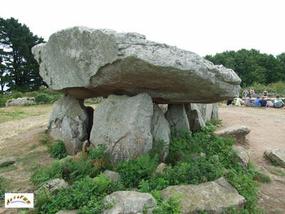 l'arriere du dolmen