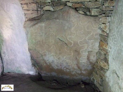  la dalle gravée du dolmen 3