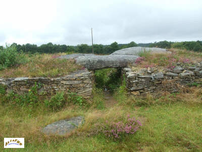 l'entrée du dolmen du cairn sud