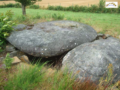 les dalles de couverture du dolmen nord