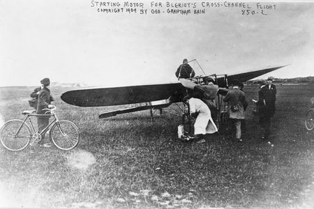 Bleriot_pre-takeoff-25_July_1909