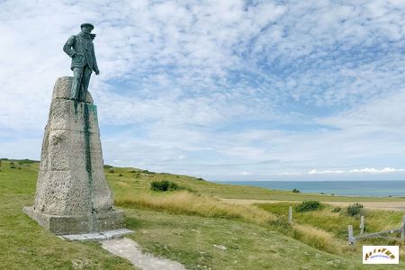 statue Latham