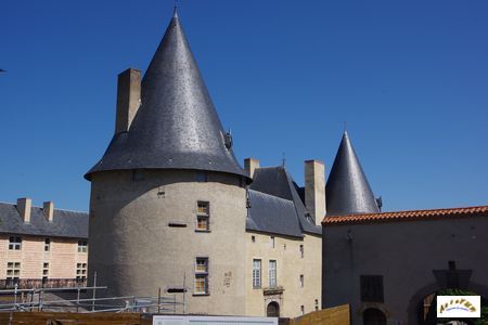 chateau de Villeneuve-Lembron 1