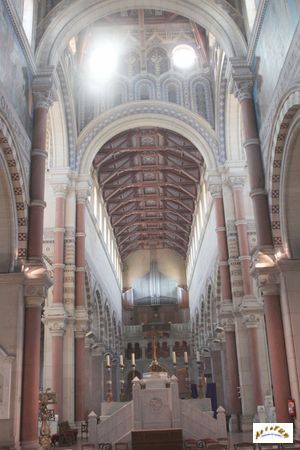 basilique ND Bebrieres nef W7