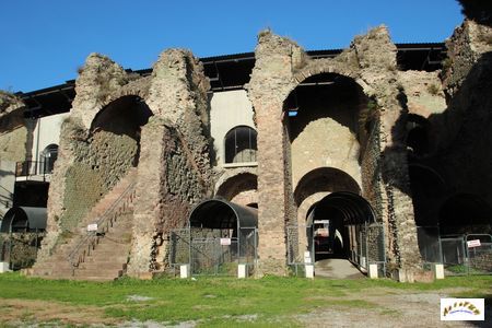 amphitheatre frejus w10