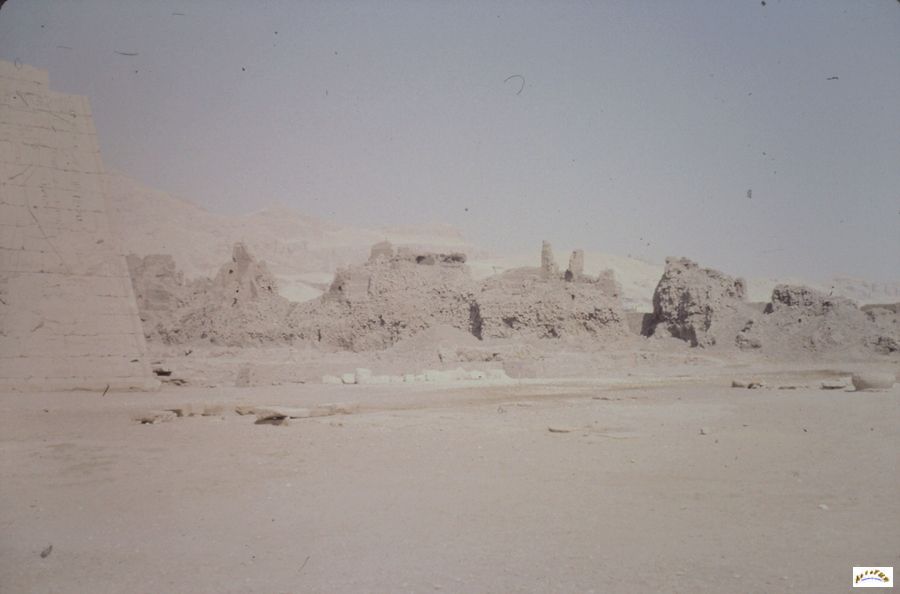 34-construction en brique crue thebes