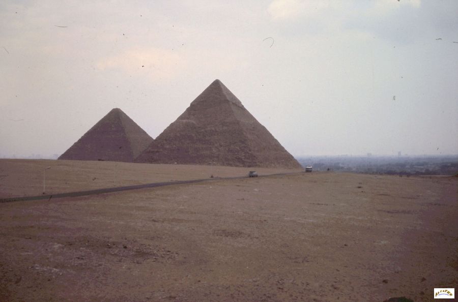 74-pyramides.jpg