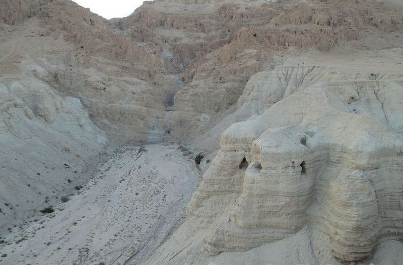 69-qumran grotte 4.jpg