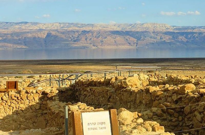 70-citerne de qumran.jpg