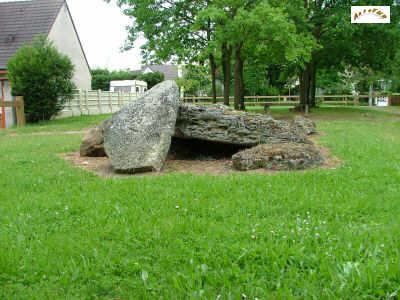 Le dolmen Est